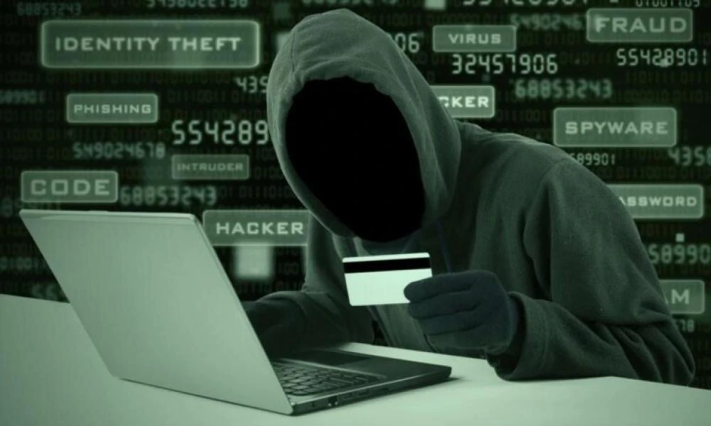 Πάτρα: Διπλό χτύπημα απατεώνων – «Γιατρός» και «αστυνομικοί» άρπαξαν 20.000 ευρώ και κοσμήματα